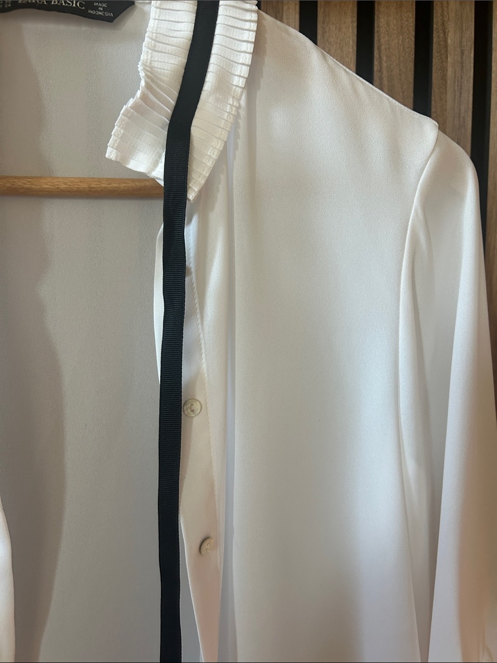 Zara White Blouse with Black Trim and Thin Tie - Picture 4 of 5